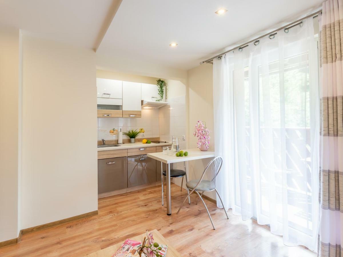 Apartament I Pokoje Goscinne U Lusi 维斯拉 外观 照片