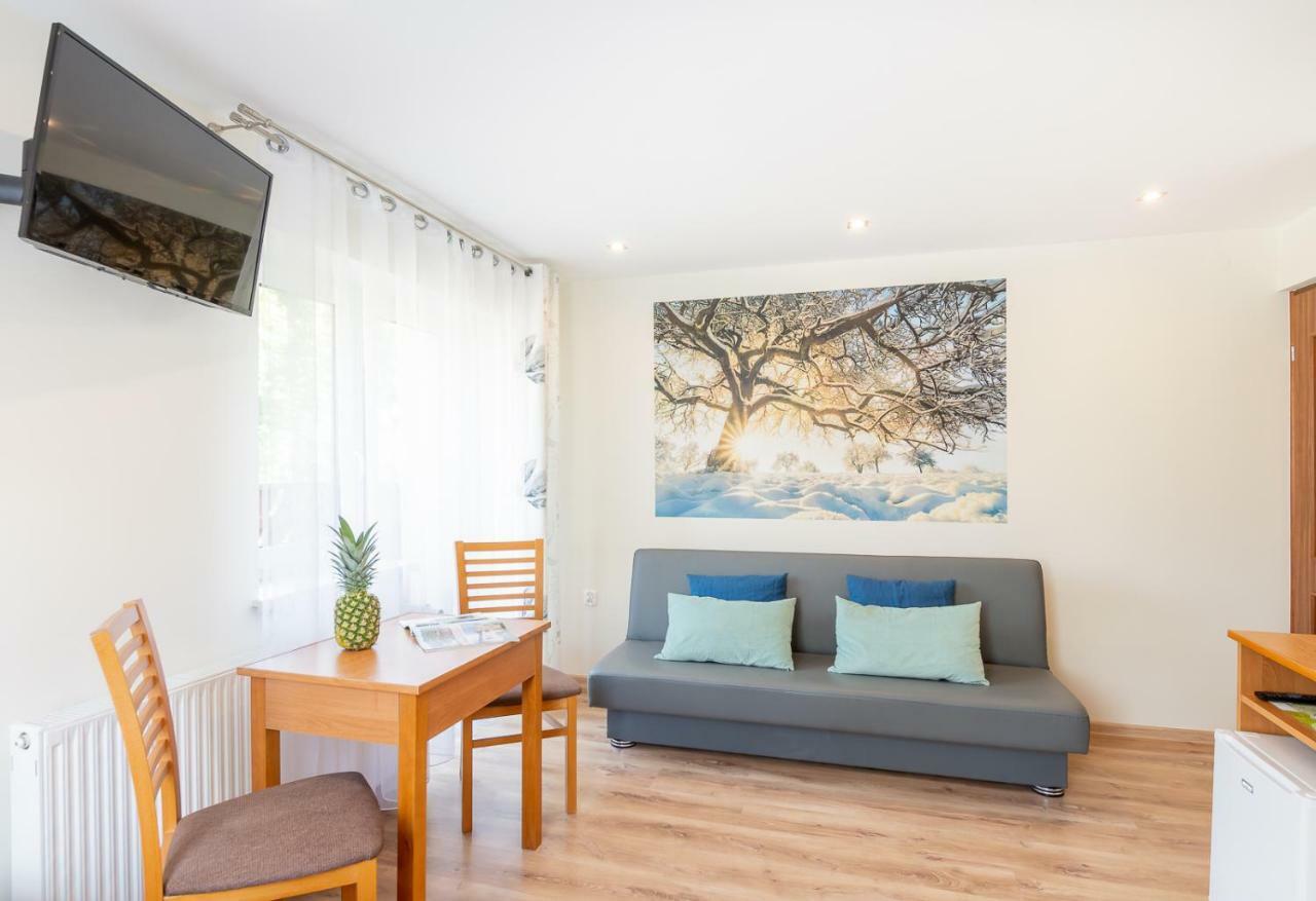Apartament I Pokoje Goscinne U Lusi 维斯拉 外观 照片