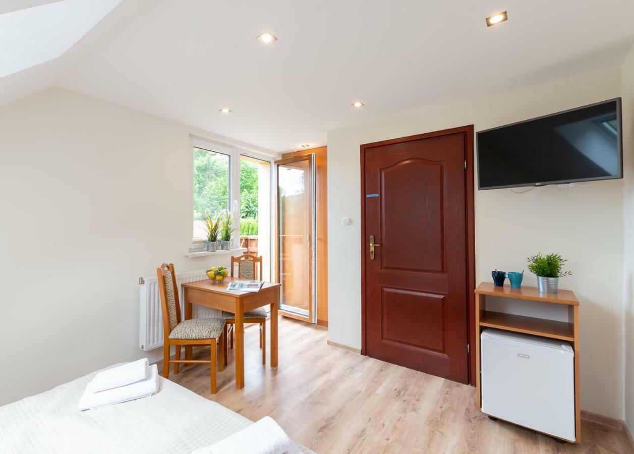 Apartament I Pokoje Goscinne U Lusi 维斯拉 外观 照片